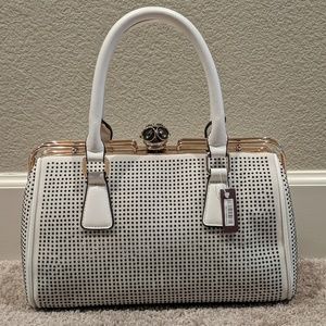 New... Beautiful Handbag